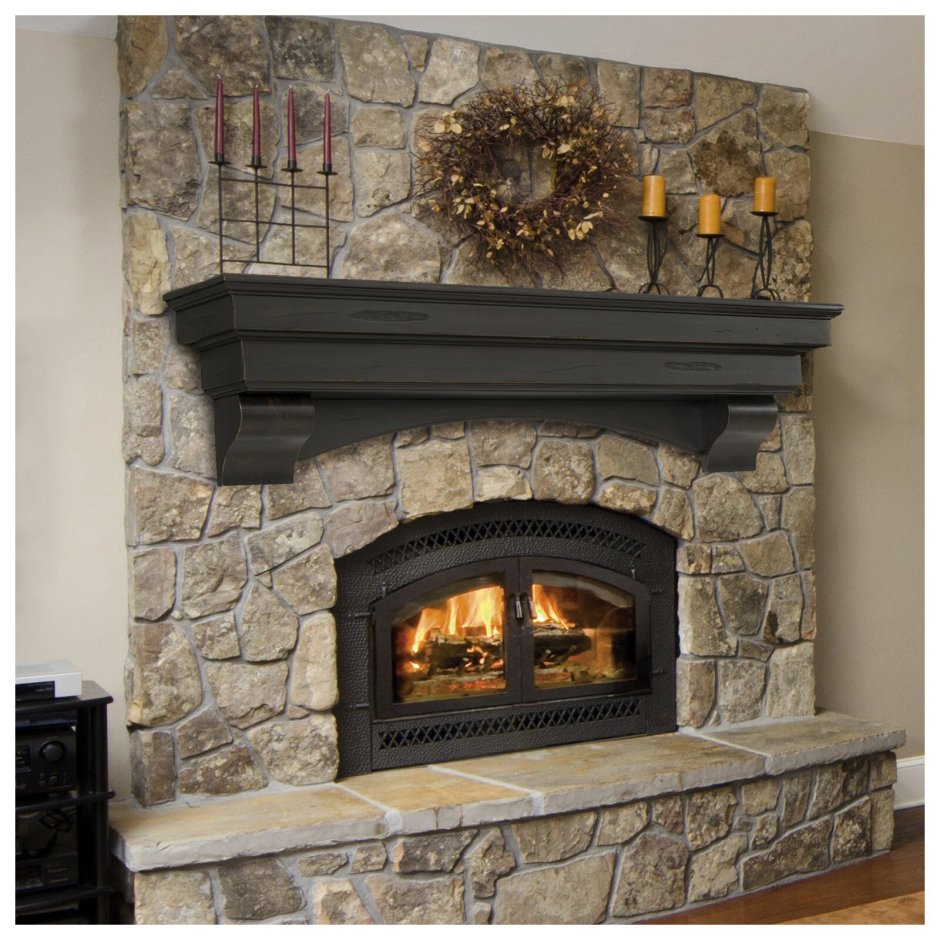 Гостиная с камином и шкафами