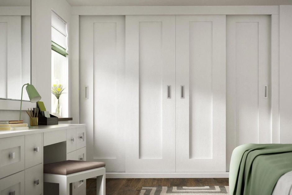 Встроенные распашные шкафы в спальню