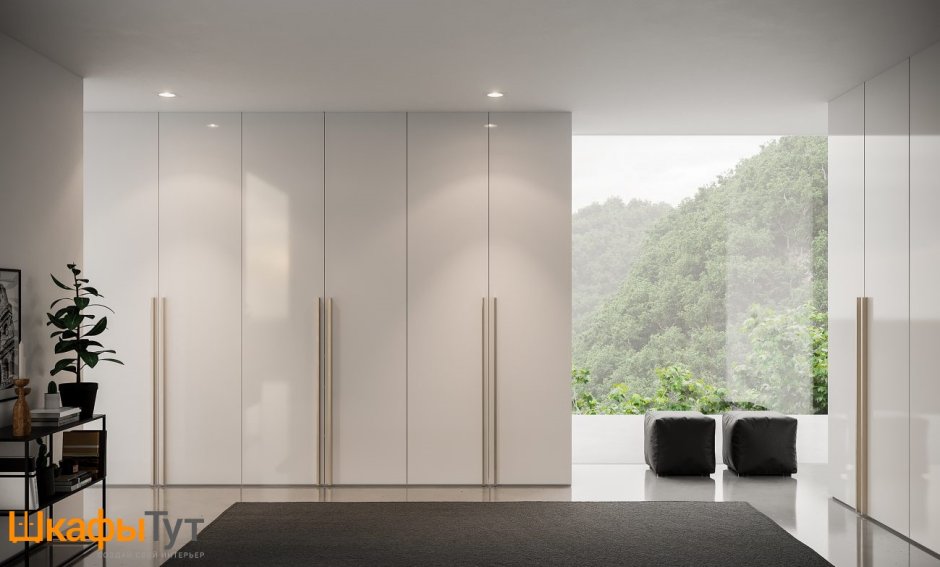 Шкаф с длинными ручками