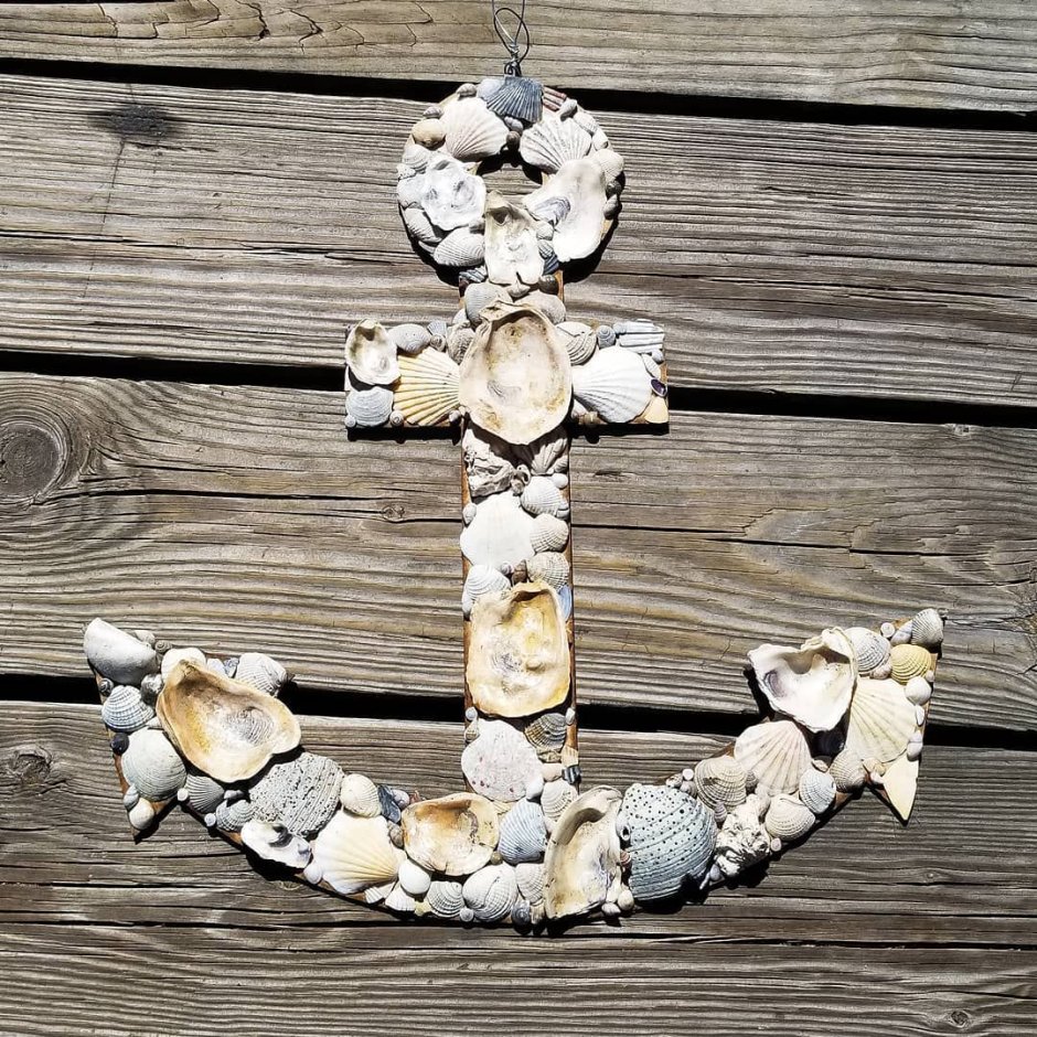 Декор из ракушек на даче