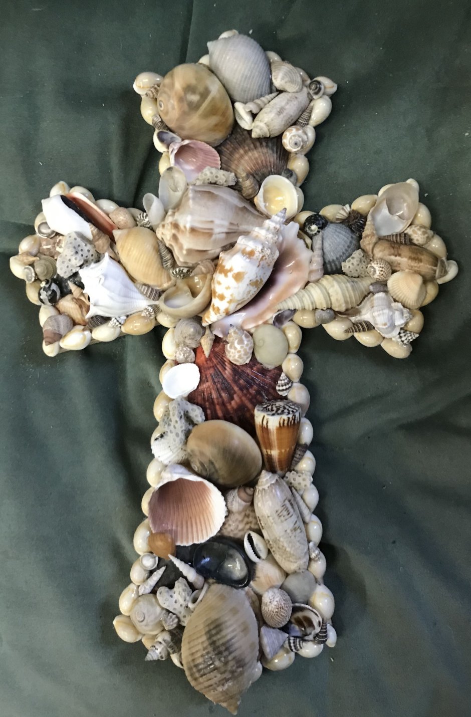 Обклеить ракушками цветочный горшок