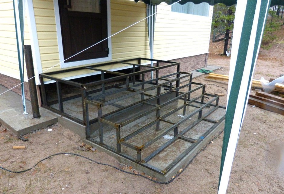 Крыльцо с навесом