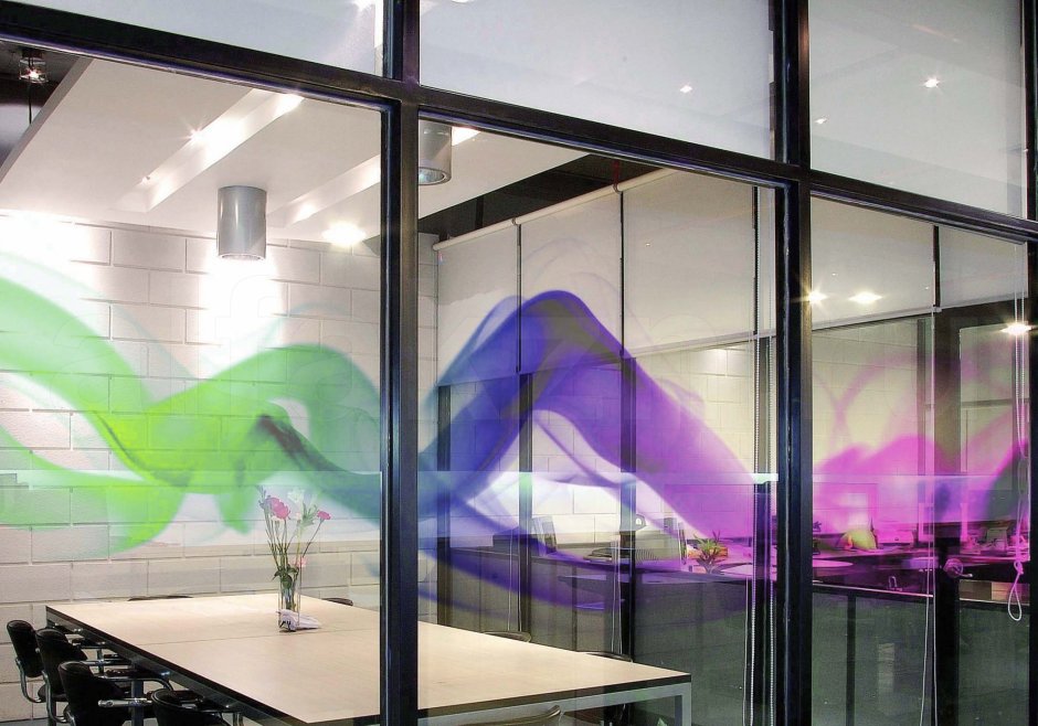 Печать прозрачная на стекле