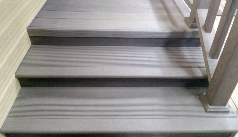 Ступень 40x660x900 мм бук сорт Экстра цельноламельная забежная