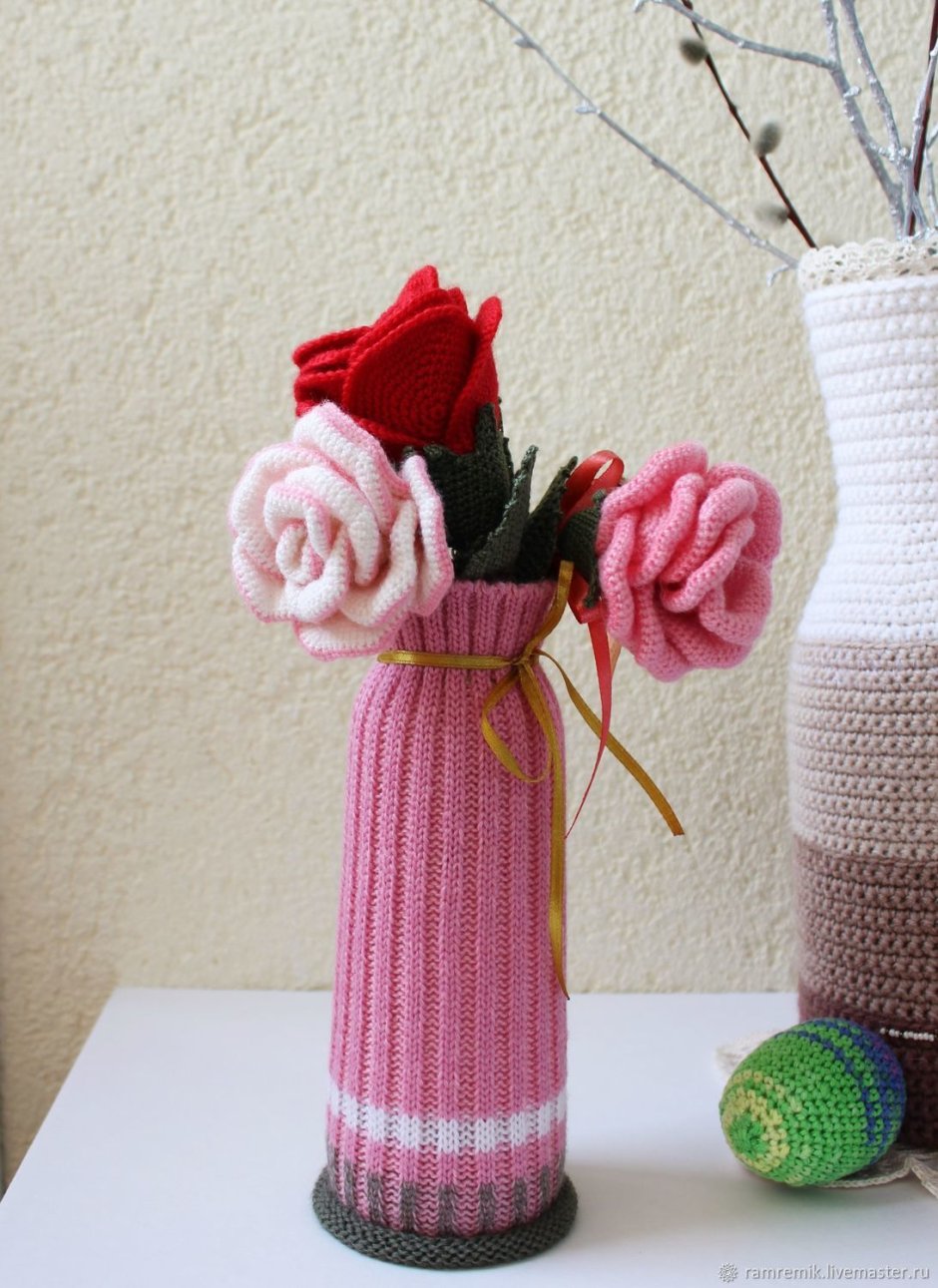 Вязаная ваза для цветов