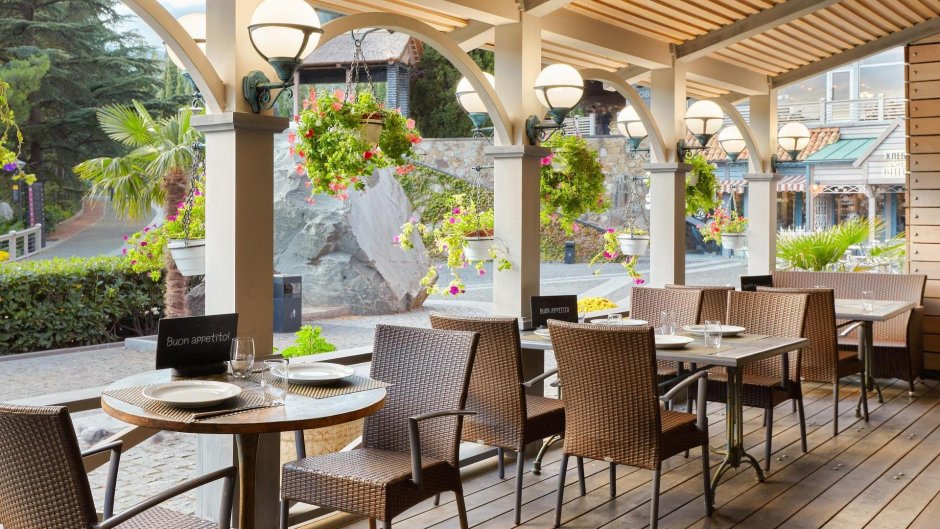 Чаепитие на веранде на даче