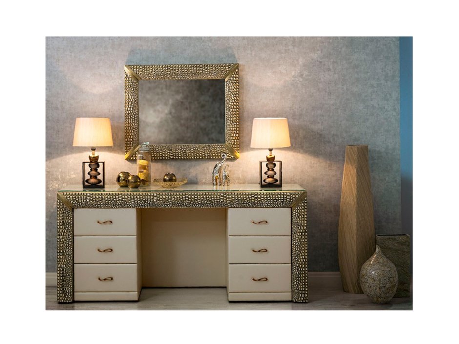 Старинное трюмо с зеркалом