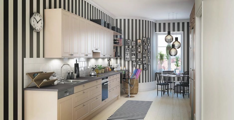 Полосатые обои на кухне