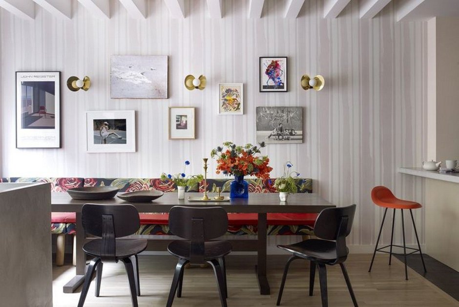 Обои в полоску в интерьере кухни