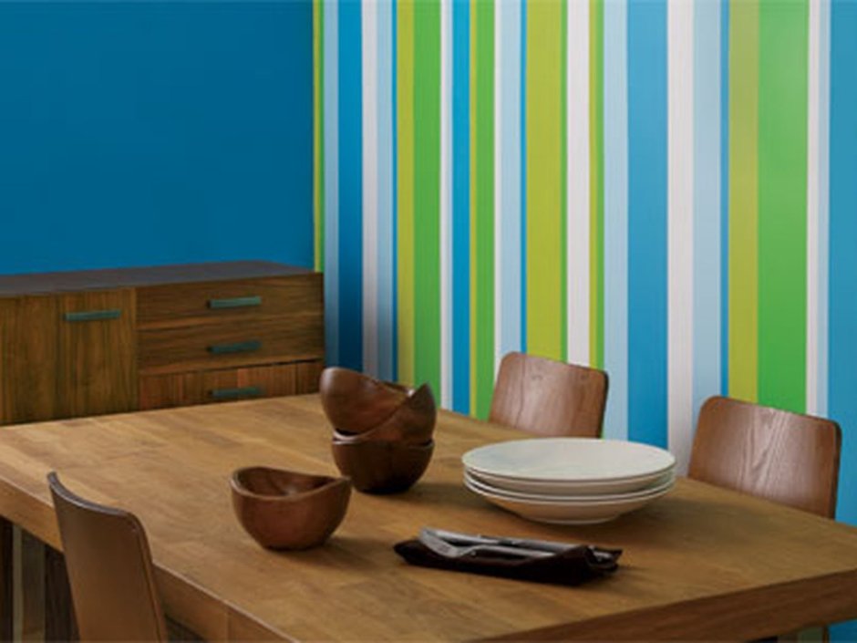 Кухня в полоску стены