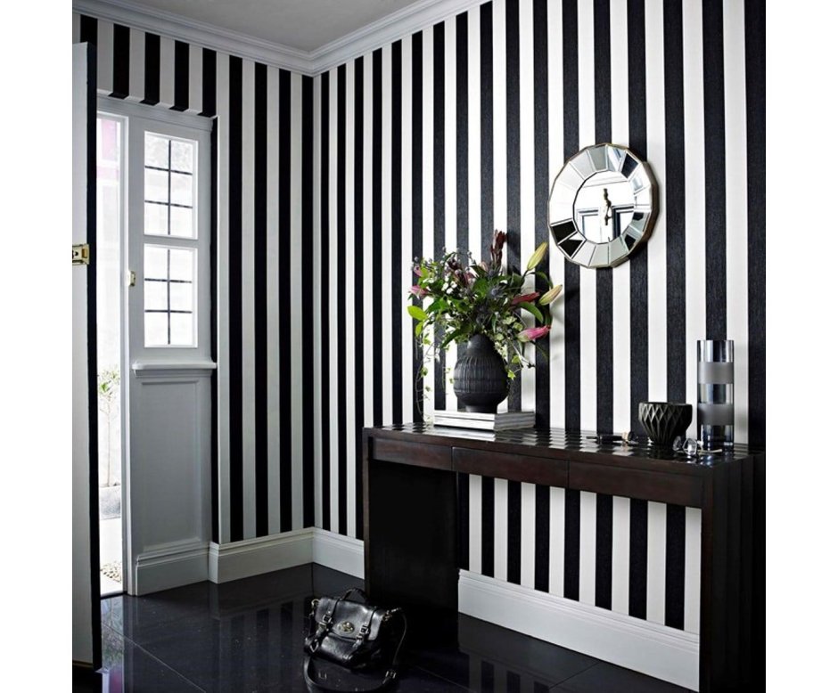 Полоски на стене