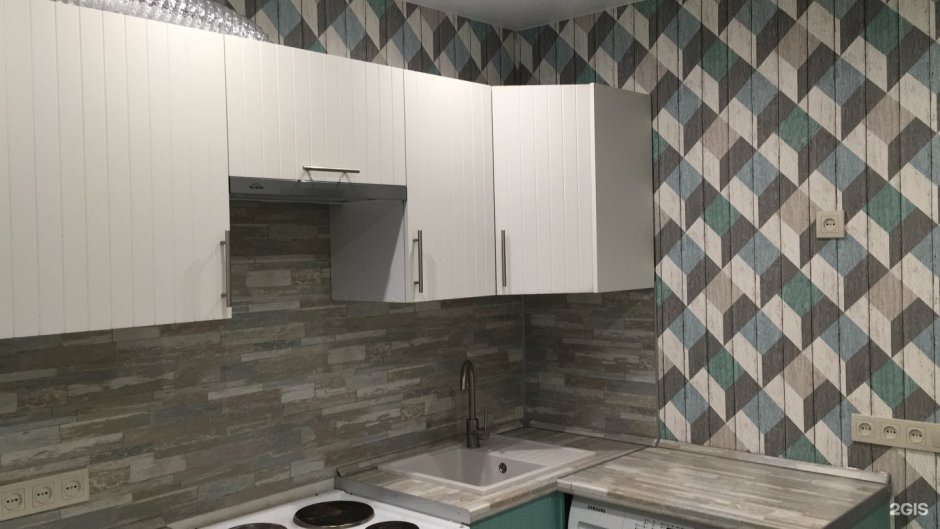 Обои из Леруа в интерьере кухни