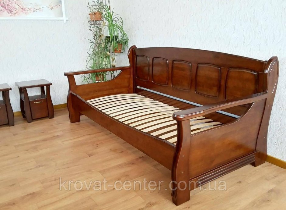 Диван-кровать из массива дерева