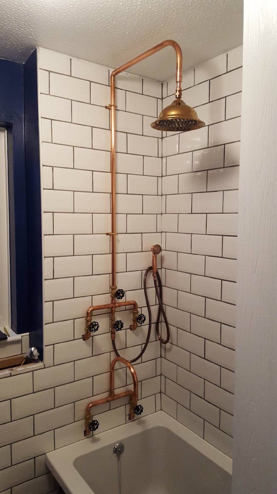 Трубы в стиле лофт в ванной