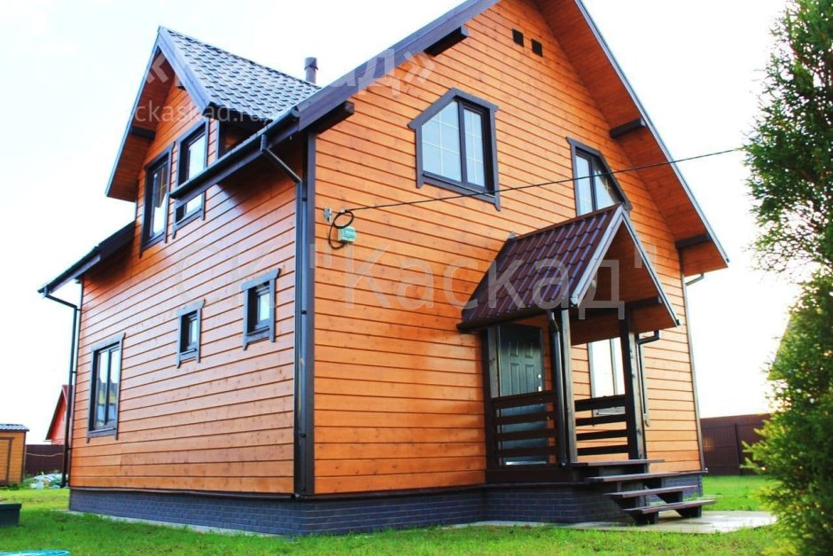 Коттедж обшитый имитацией бруса