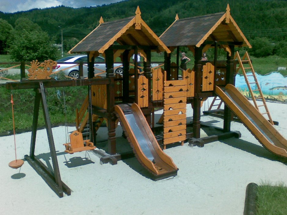 Детский комплекс из бревен