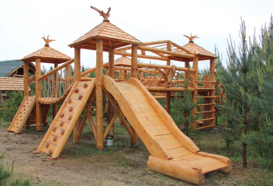 Горка из бревен