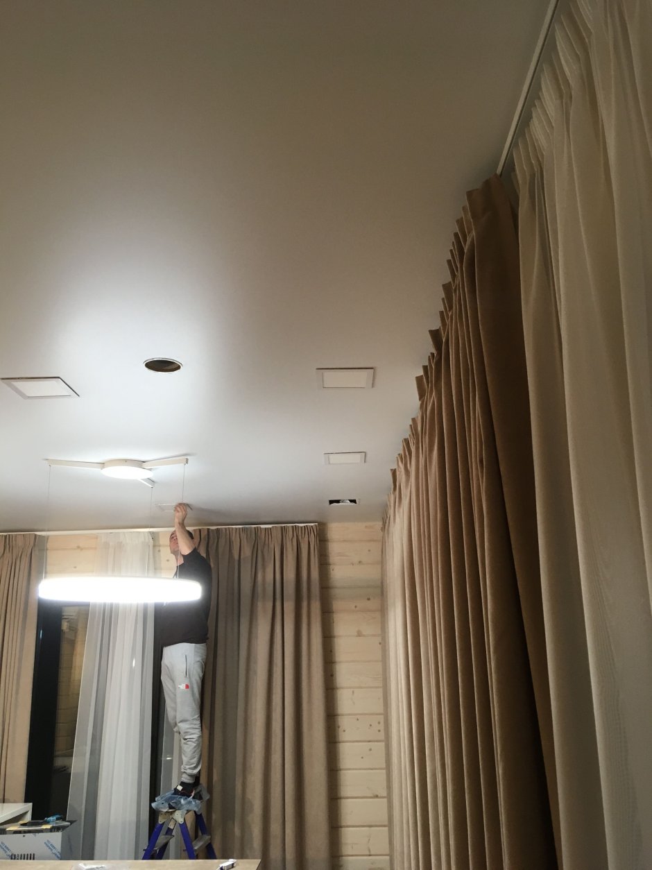 Карнизы для натяжных потолков