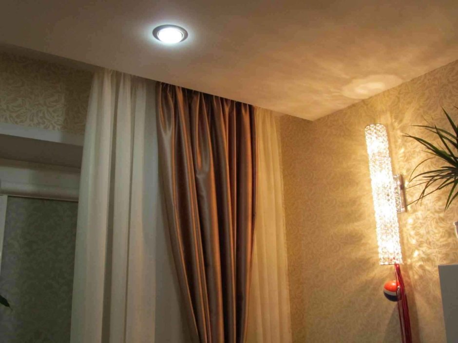 Тюль на потолочной гардине
