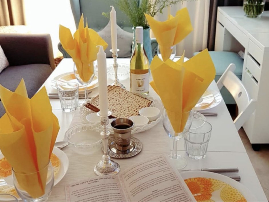 Салфетки в стакане для сервировки