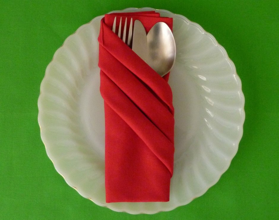 Бумажные салфетки на праздничном столе