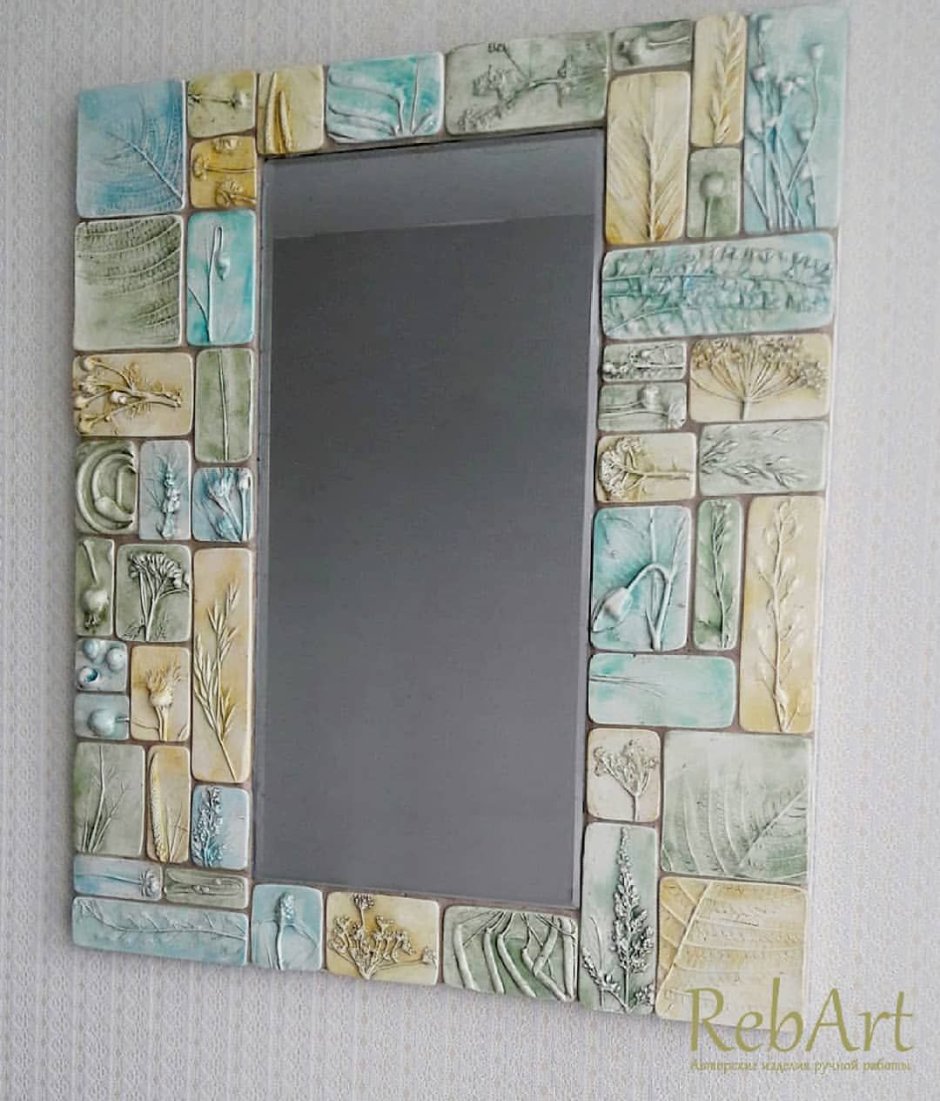Керамическая рамка из плиток для зеркала