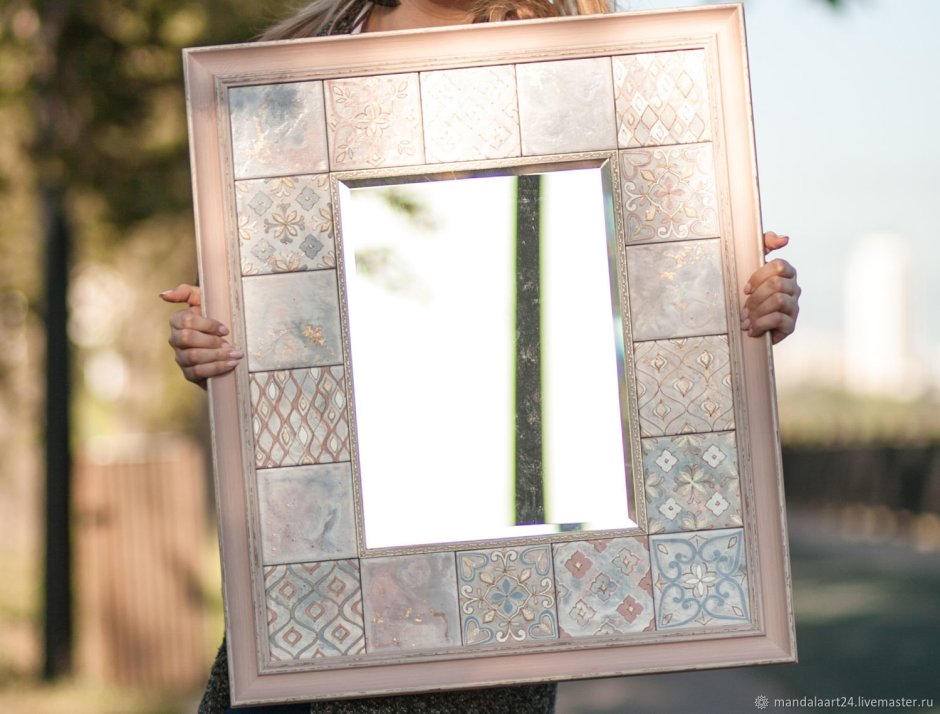 Зеркало в балийском стиле