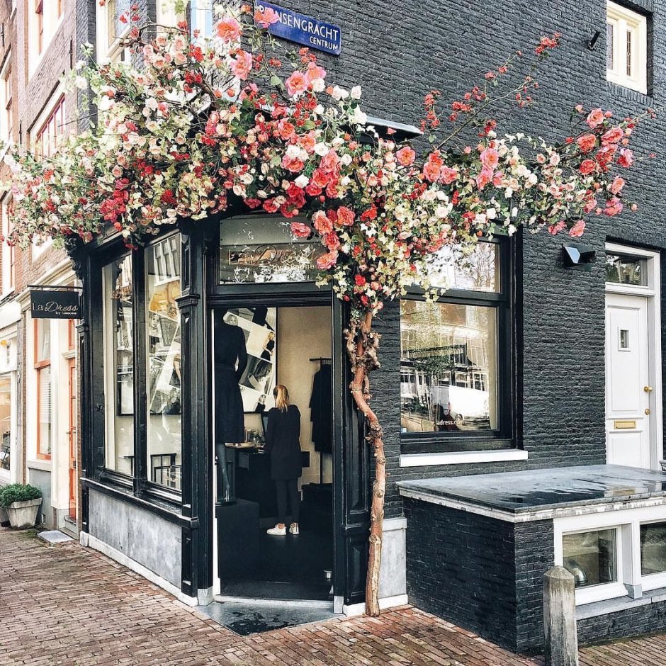 Цветочная композиция на стойке