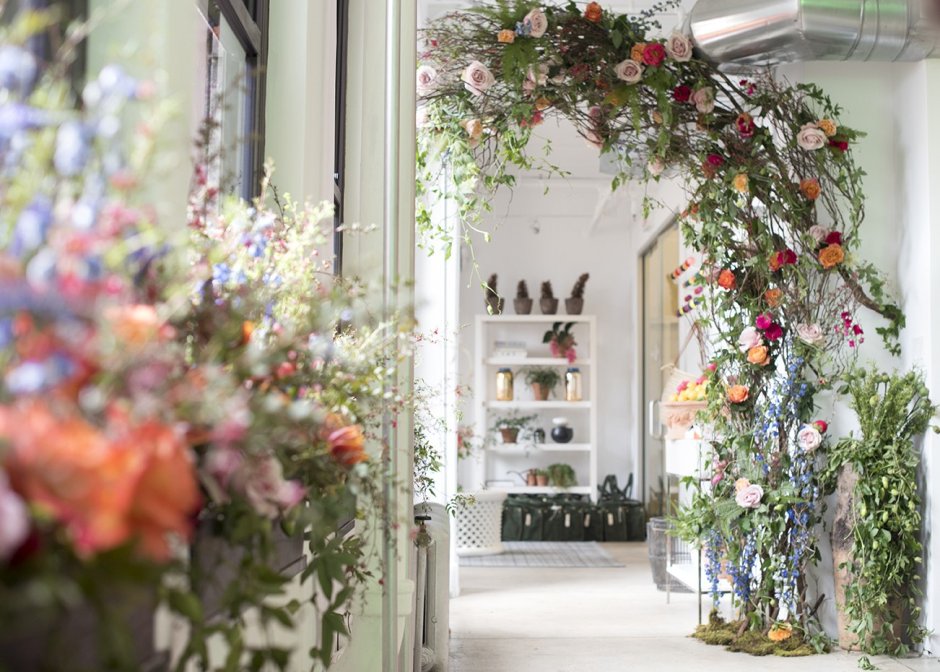 Украшение крыльца цветами