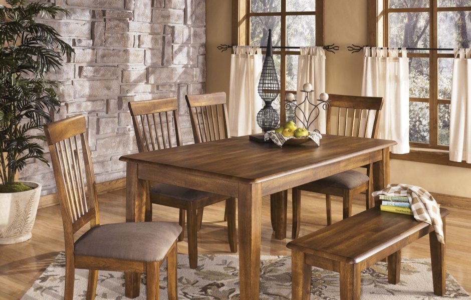 Кухонный стол из дерева