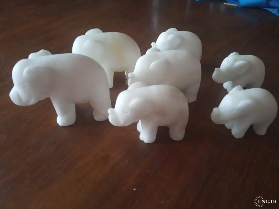 Слоник из мрамора