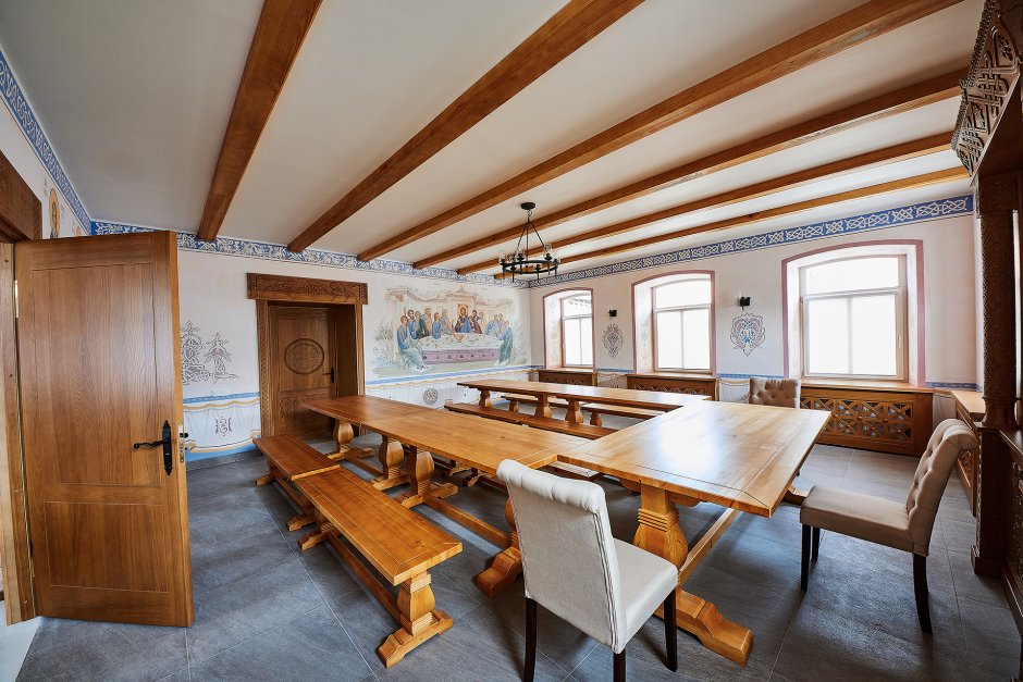 Трапезная в монастыре