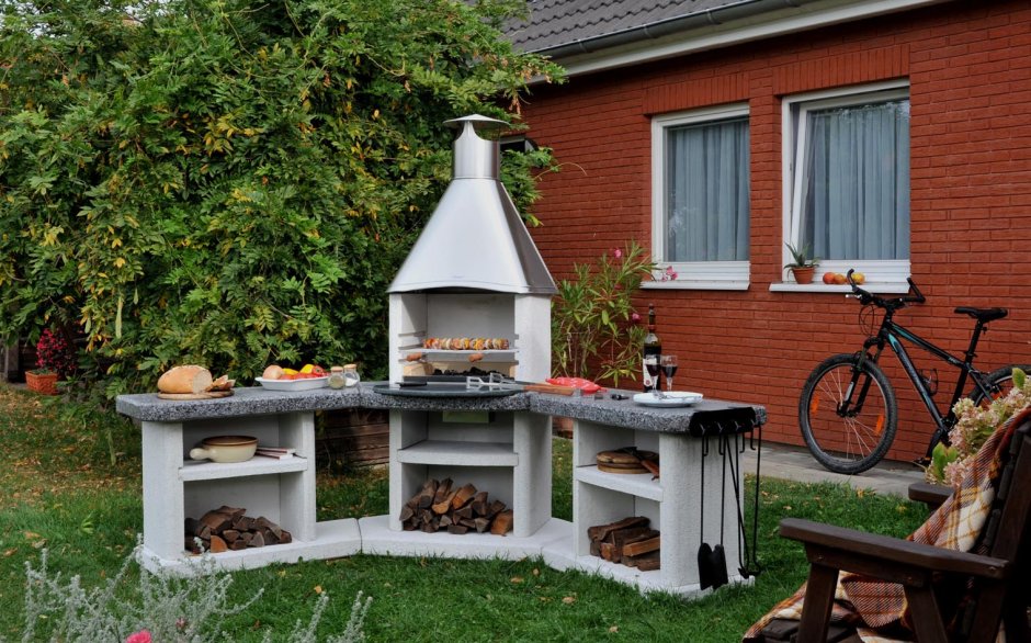 Беседка с мангальной зоной