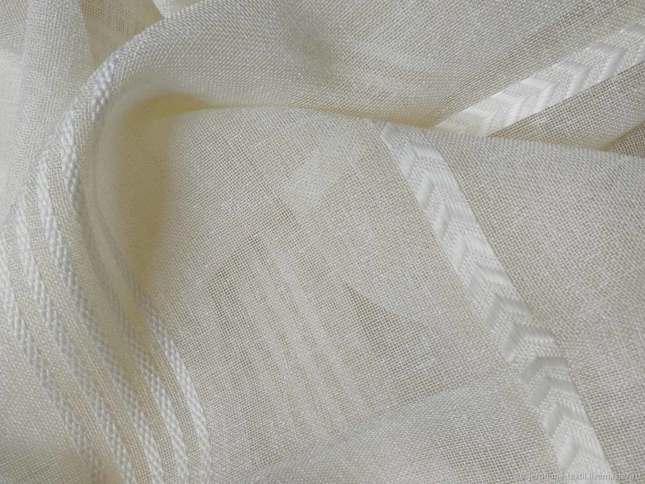 Льняные шторы в интерьере гостиной