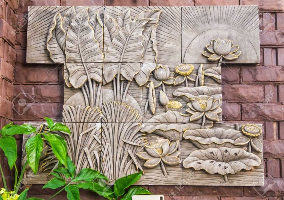 Фасадный барельеф