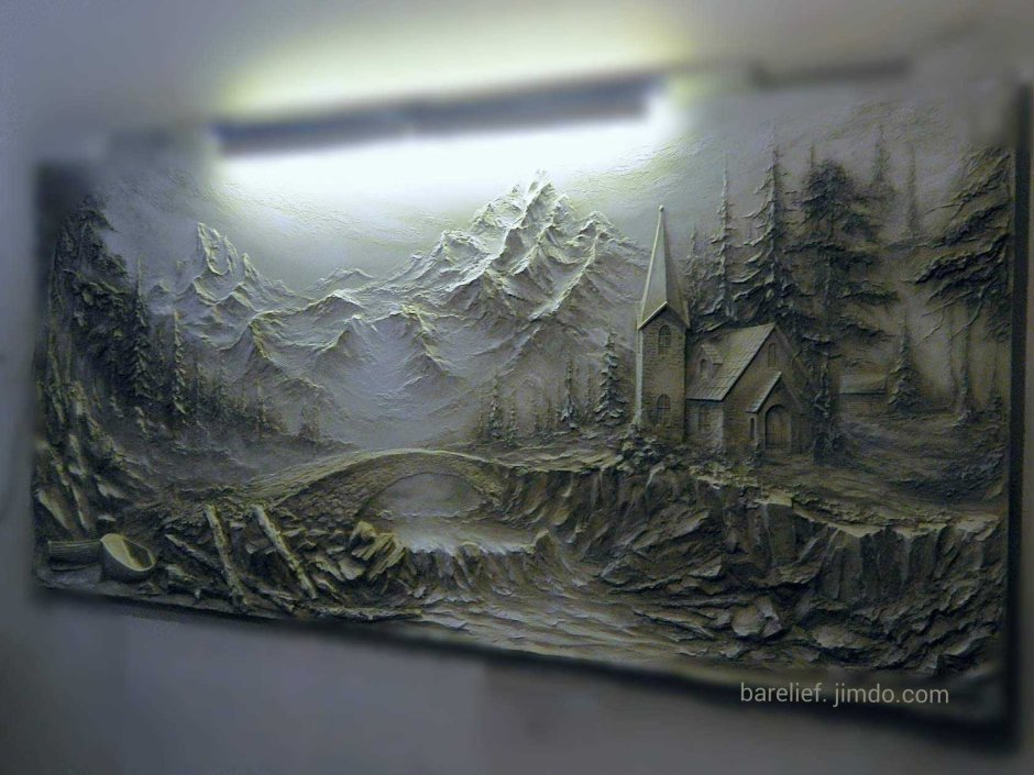 Барельеф Плющев