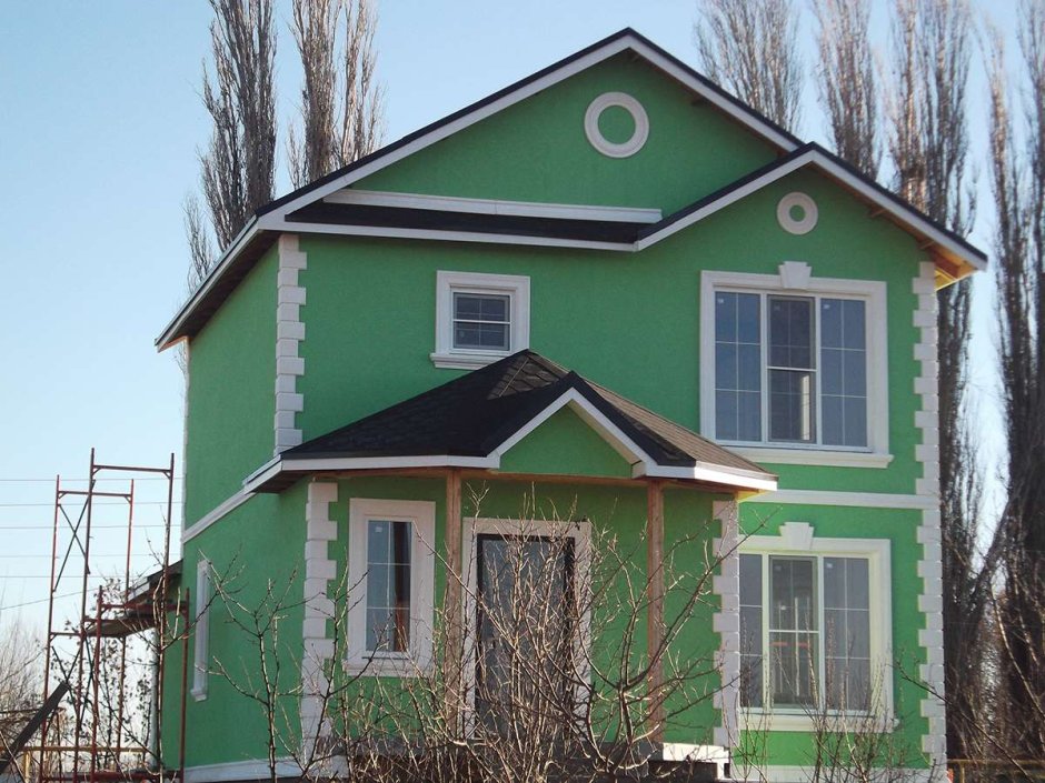 Дом салатового цвета