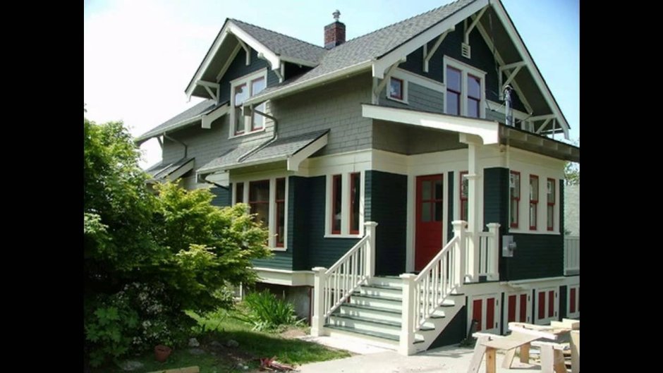 Домик утопает в зелени