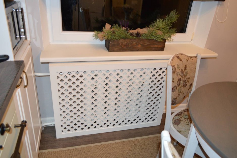 Как закрыть батарею на кухне