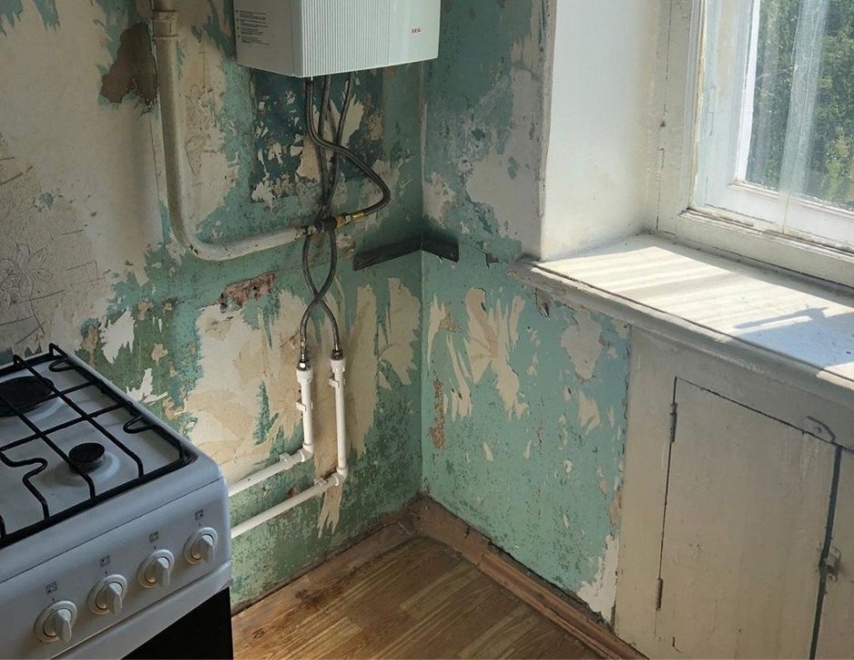 Старая маленькая кухня в хрущевке