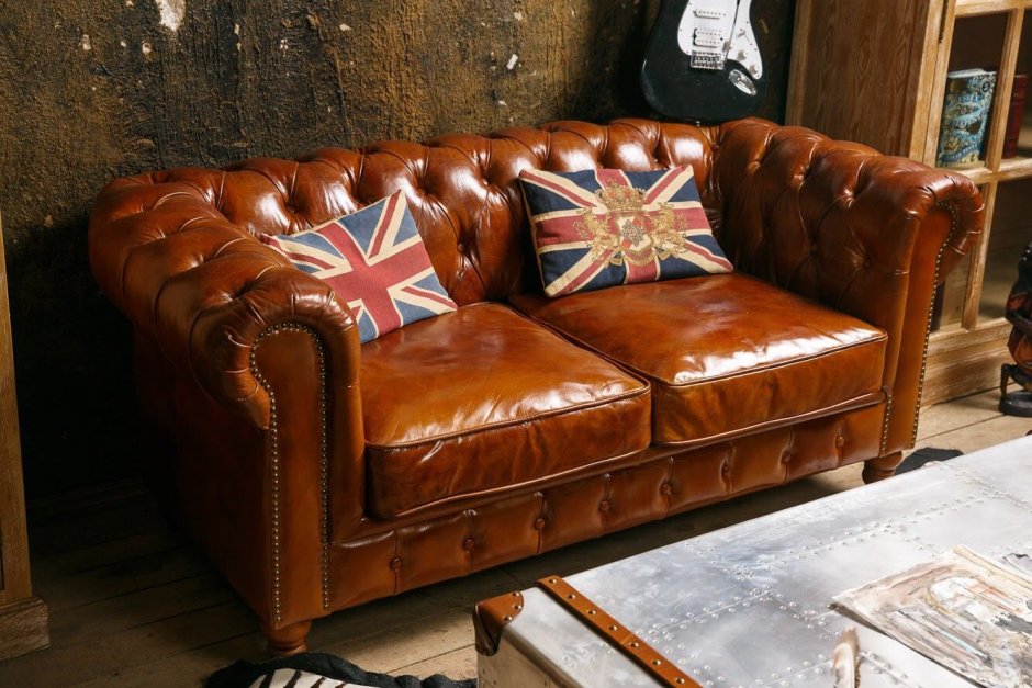 Антикварное кресло Честерфилд в пабе Лондона