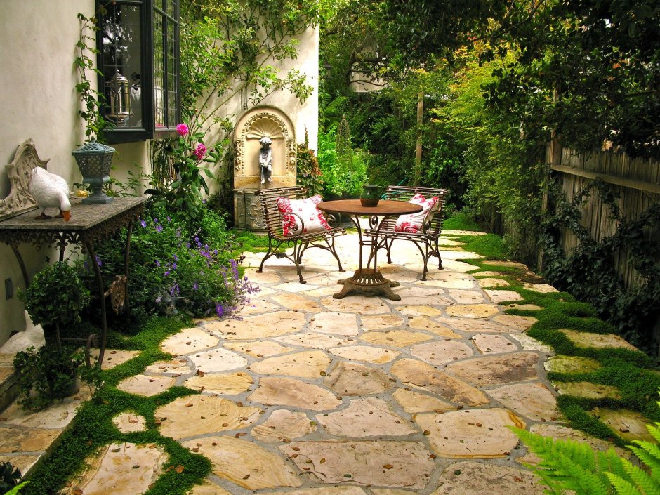 Внутренний дворик на даче