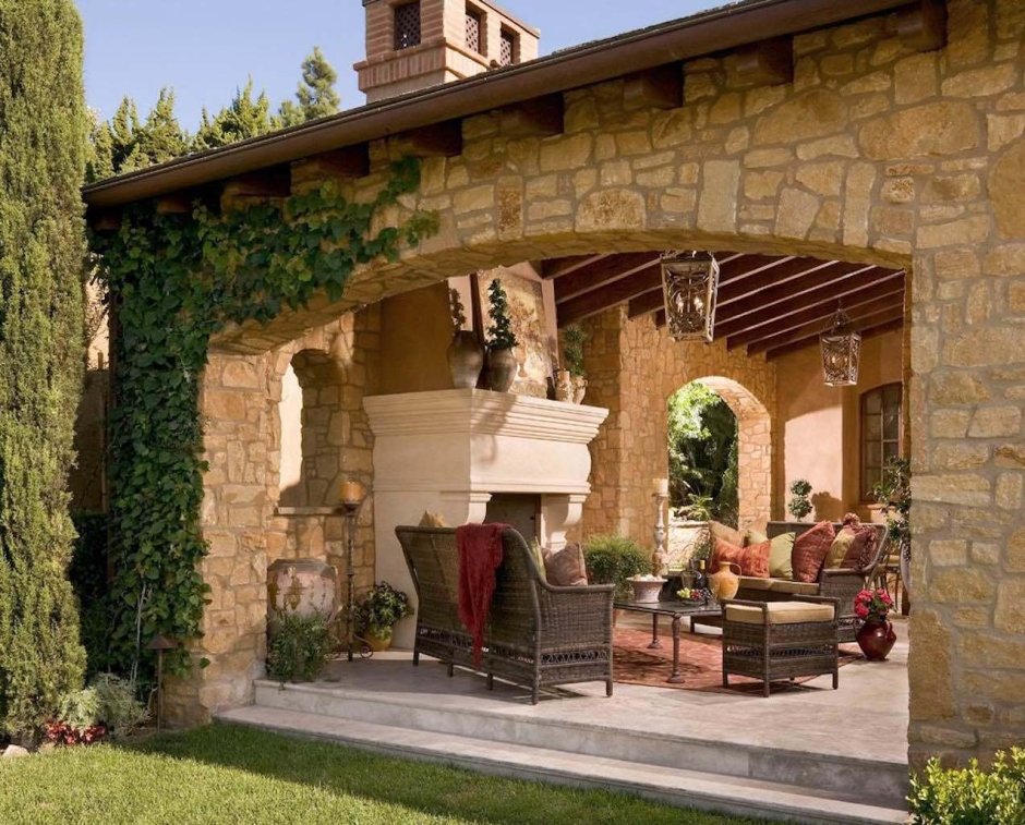 Патио в испано-мавританском стиле