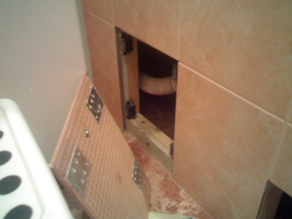 Люк под ванной на магнитах