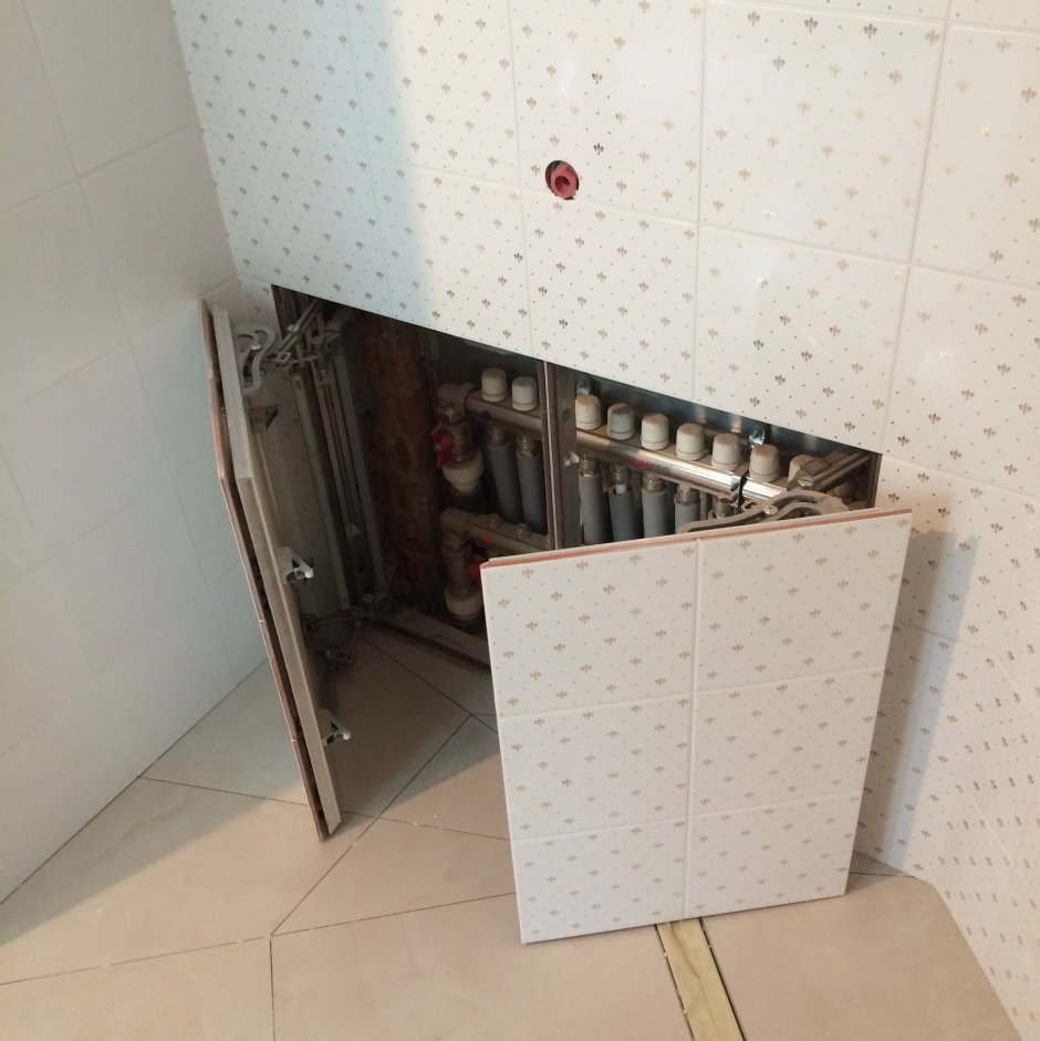 Люк для коммуникаций в ванной