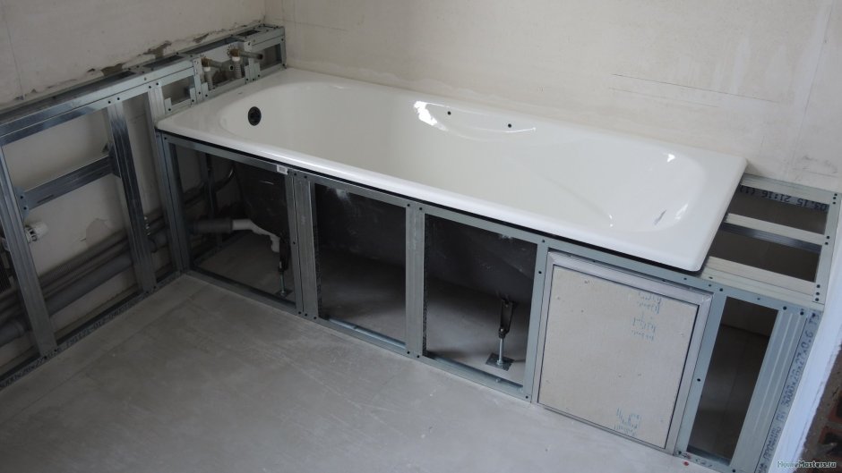 Люк практика 60х60 под плитку под ванной