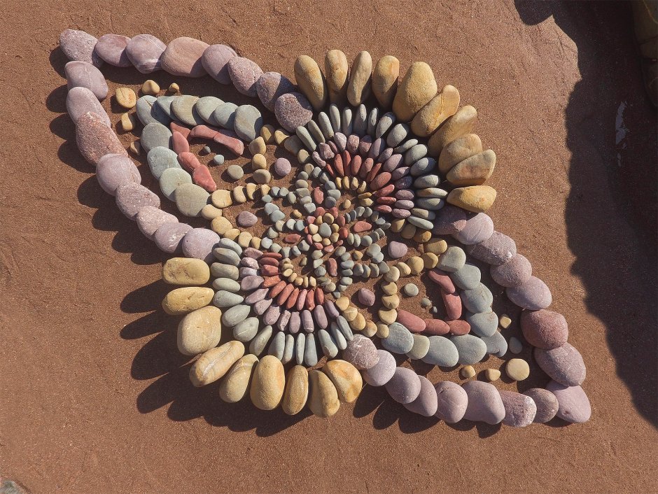 Инсталляция из камней