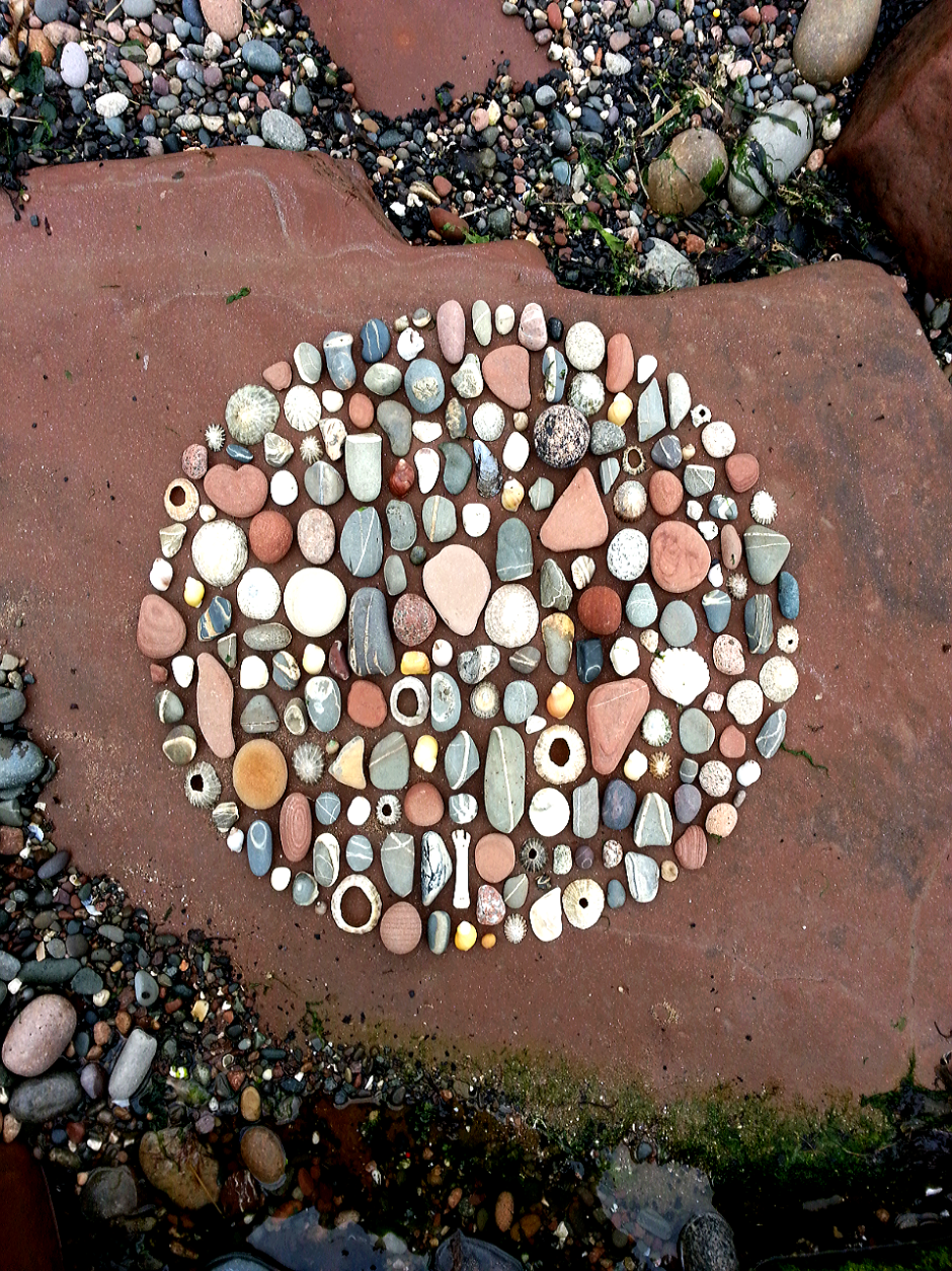 Инсталляции из гальки