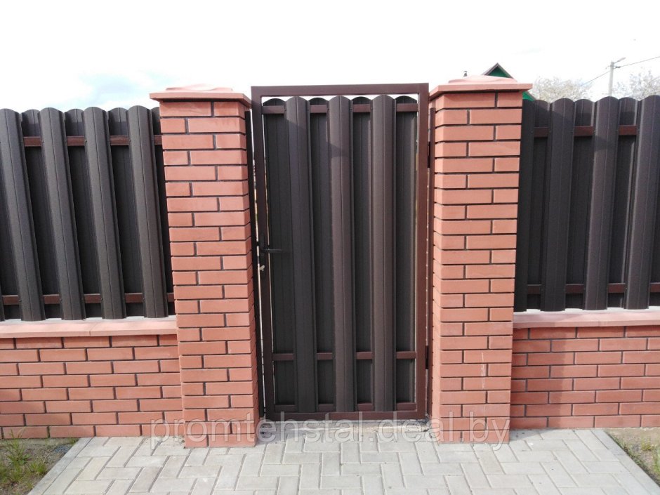 Калитка из евроштакетника в рамке