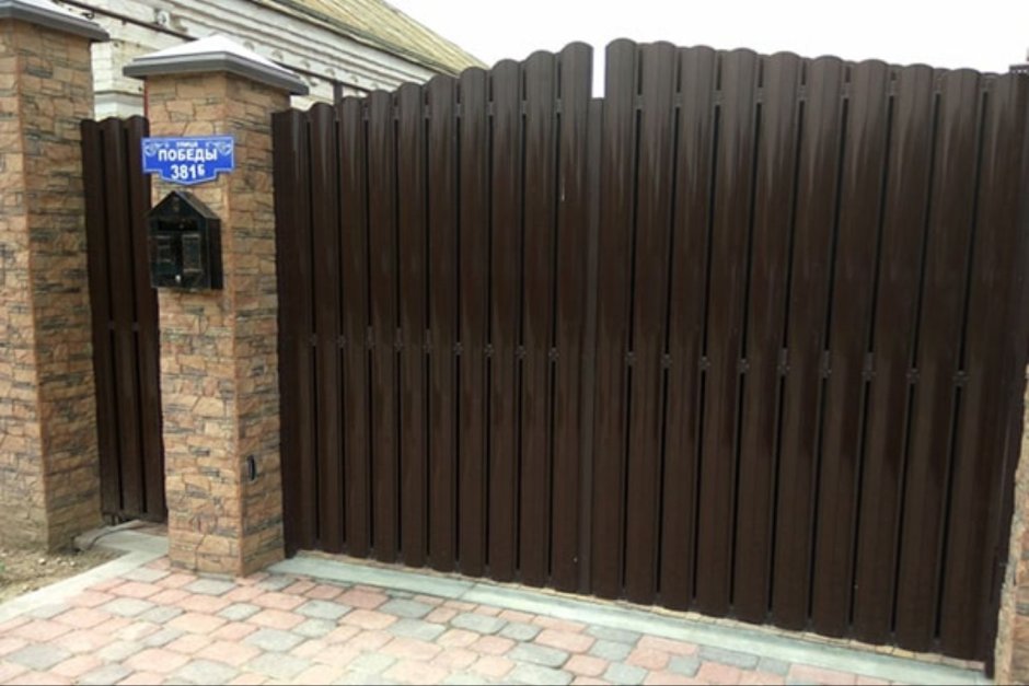 Ворота распашные 40/20 евроштакетник